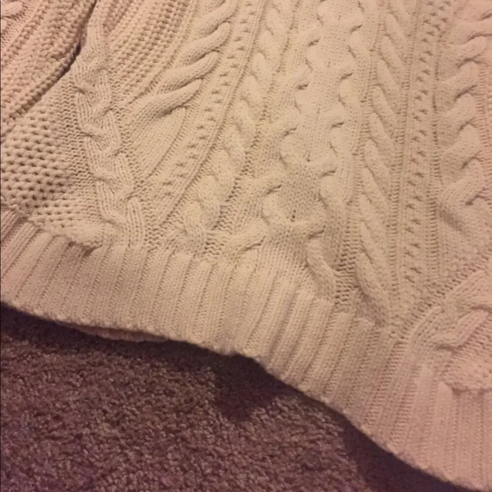 Open Shoulder Cable Knit‎ Sweater